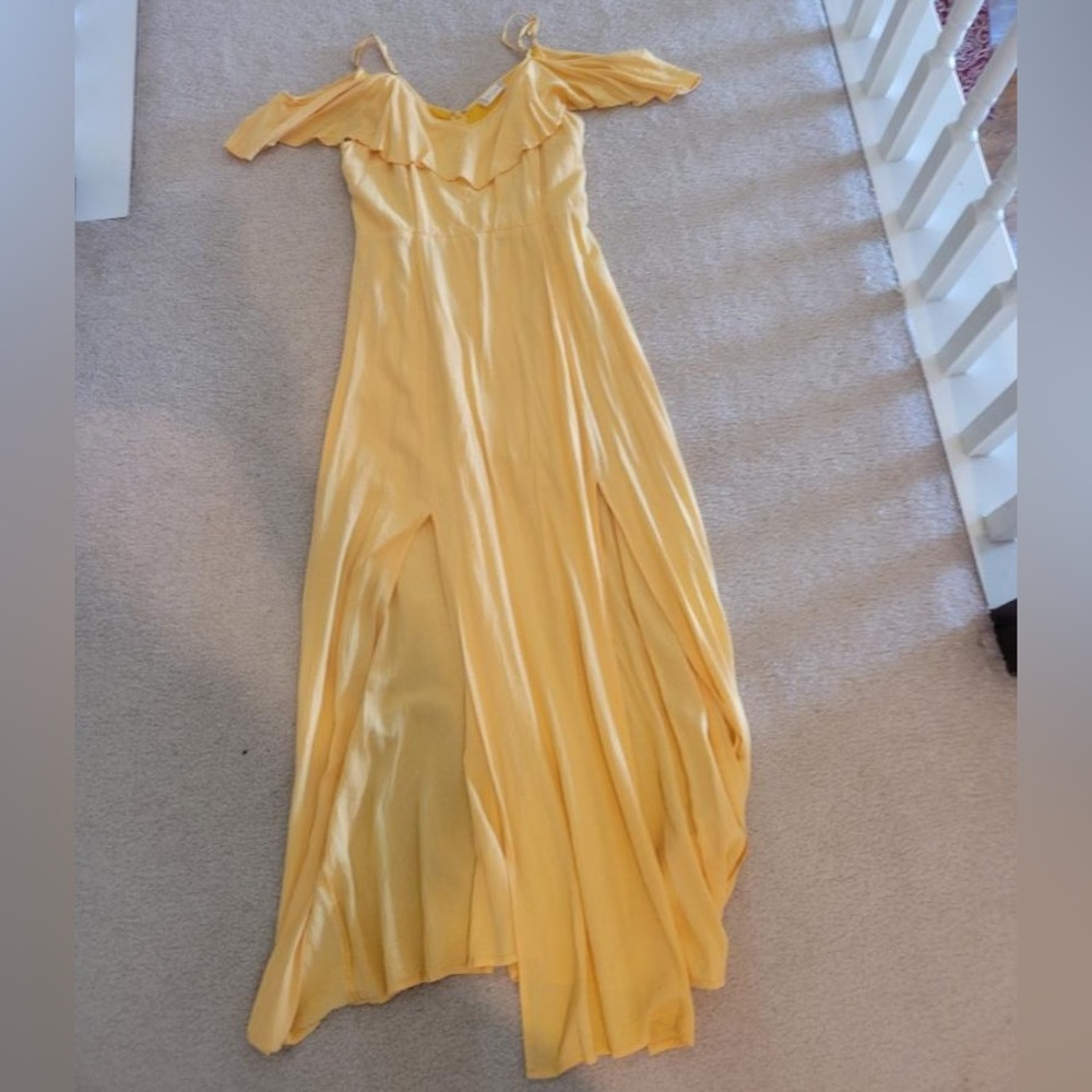 Hit the beach in this beautiful maxi dress!